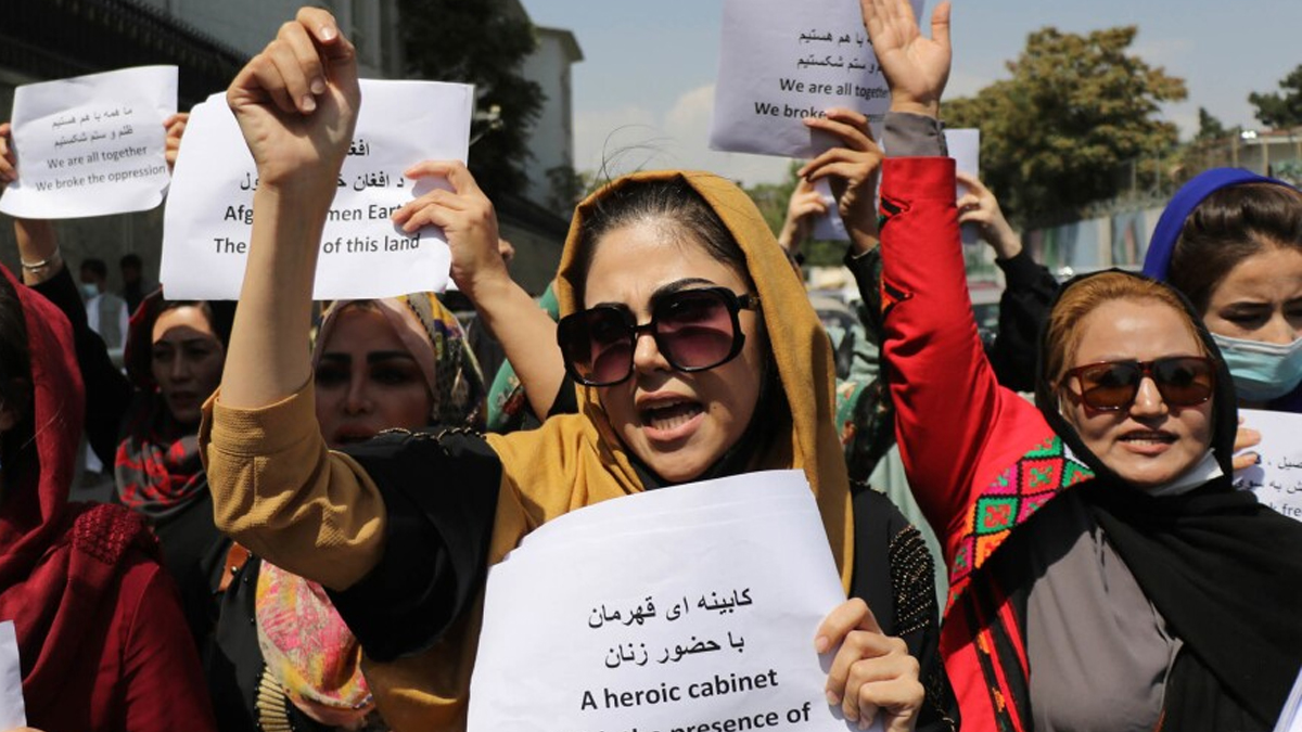 तालिबानद्वारा महिला जुलुसमाथि हवाई फायर